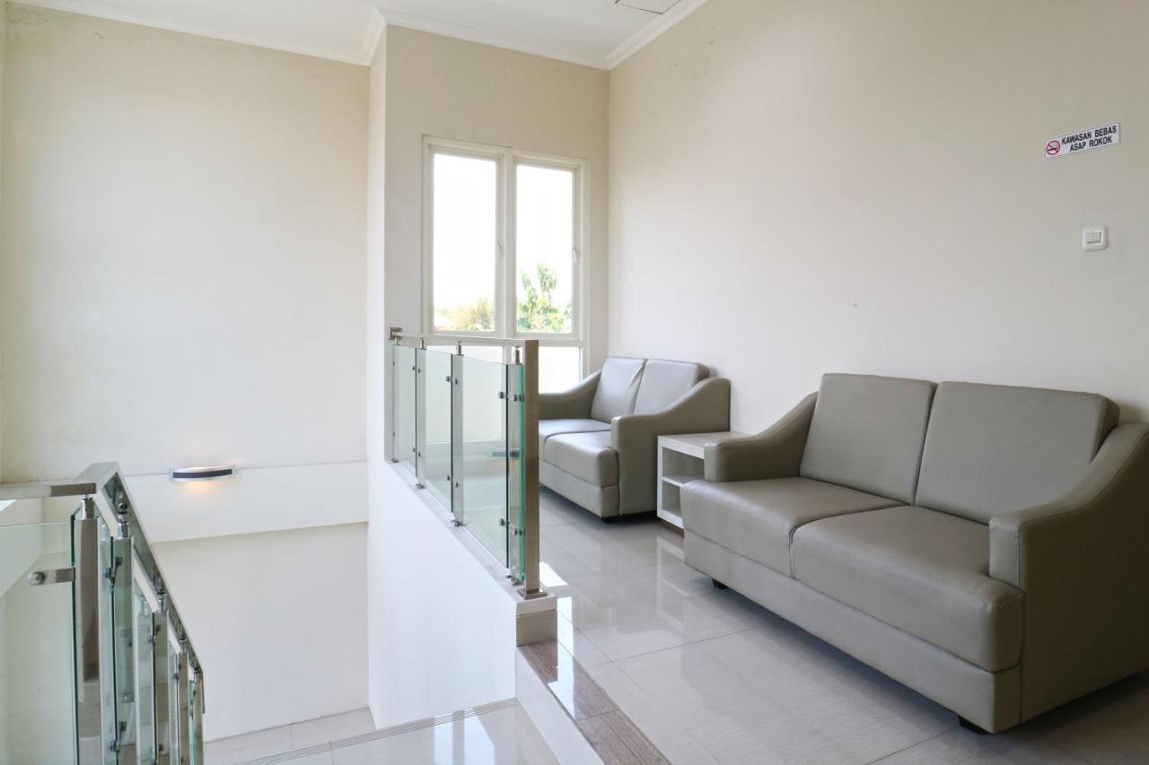 Velozip Kos Exclusive Appartement Surabaya Buitenkant foto